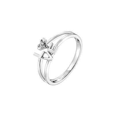 六福珠寶18K金戒指 - "LOVE"18K金(白色)鑽石戒指