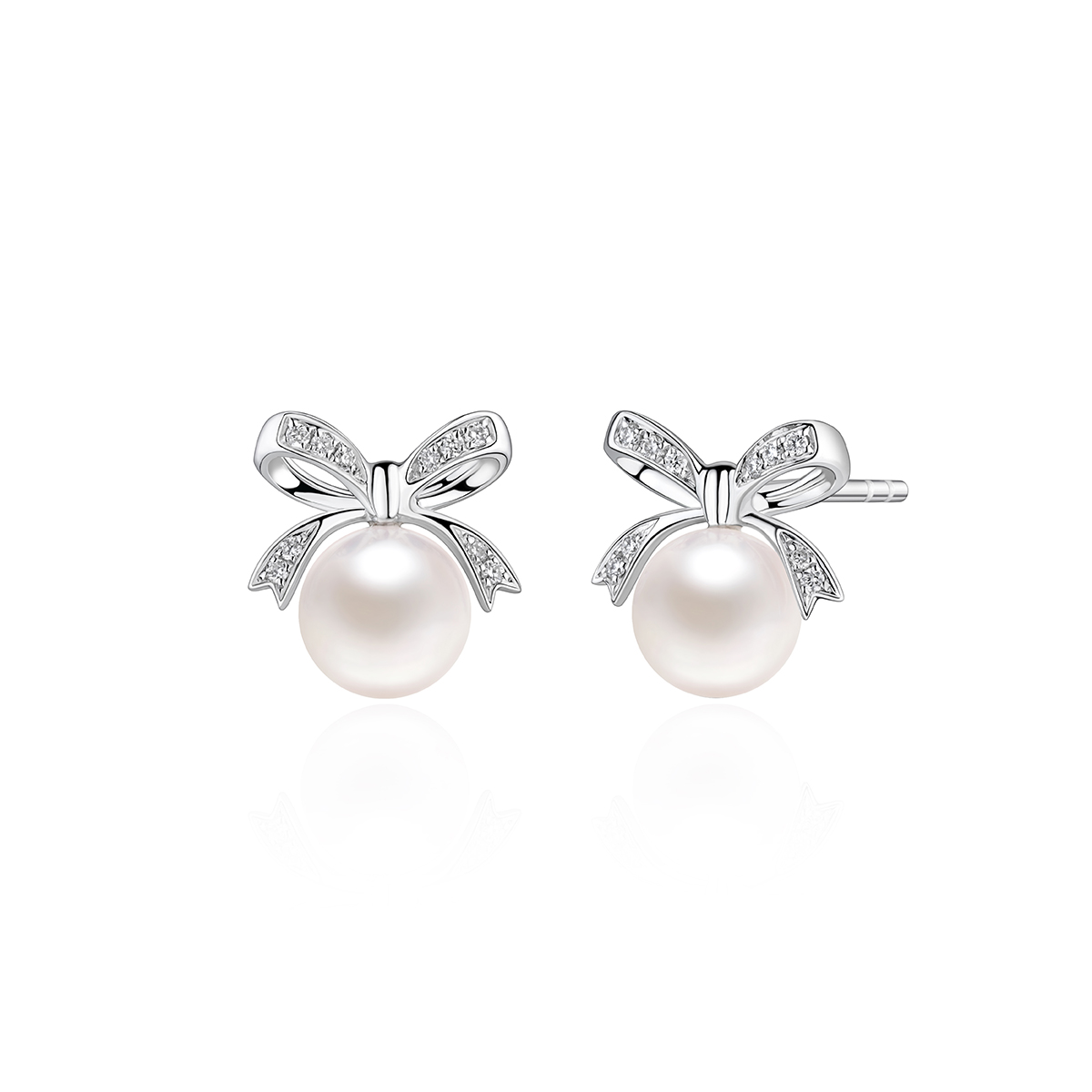 六福珠寶18K金耳環 - "蝴蝶結"18K金(白色)珍珠鑽石耳環