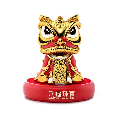 六福珠寶黃金工藝品 - “接福醒獅”千足金工藝品